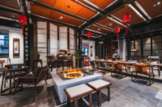 Floral Lux Hotel · Tongli Mingyuan Hotel