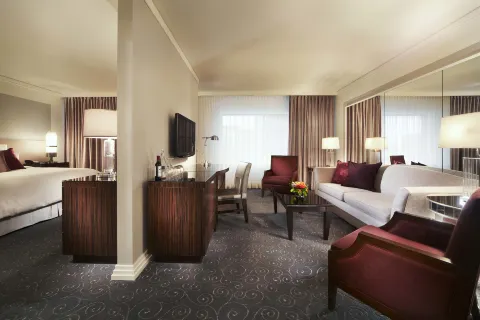 Vogue Hotel Montreal Downtown, Curio Collection by Hilton