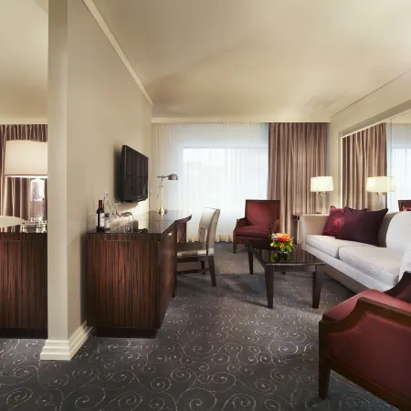 Vogue Hotel Montreal Downtown, Curio Collection by Hilton