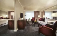 Vogue Hotel Montreal Downtown, Curio Collection by Hilton