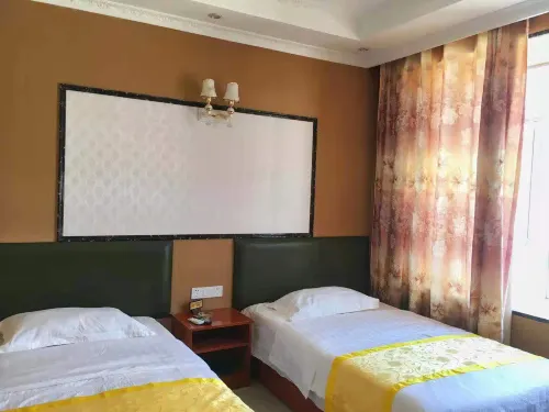 Yilong Happy Home Hotel - Inns
