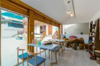 Lakeside Courtyard Hotel