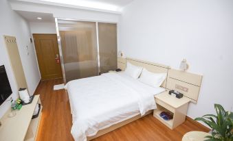 Light Courtyard Apartment (Guangzhou International Textile City Sun Yat-sen University Branch)