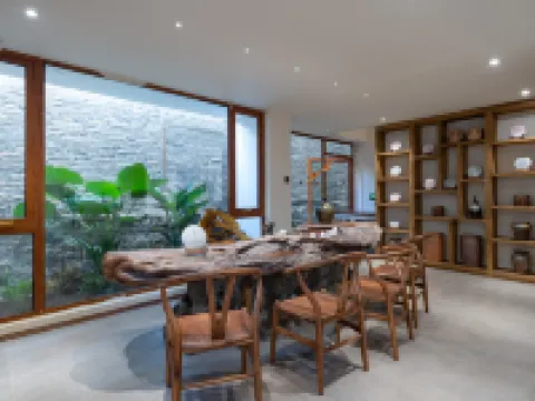 騰沖雲裏時光·無憂全景溫泉度假客棧（和順古鎮店） 騰衝酒店