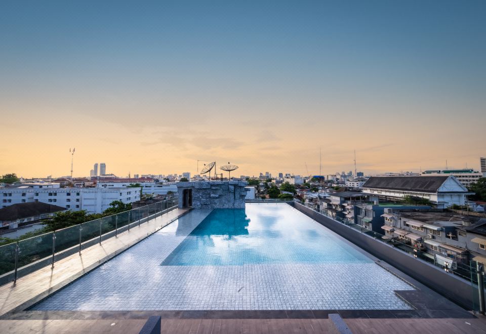 아야톤 방콕 루프탑 수영장 전경