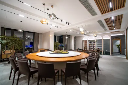 FengQiaoYebo Boutique Homestay Отели рядом с достопримечательностью «Fuyang Longlinba Sceneic Area»