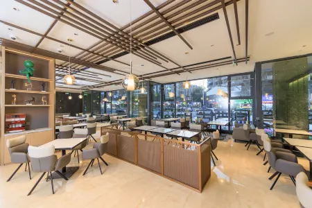 The Origin Hotel (Wenzhou Wuma Street Dananmen) Отели рядом с достопримечательностью «Wenzhou Vocational College of Science & Technology (West to Wenzhou Bureau of Land and Resources Lucheng Branch)»
