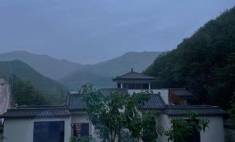 Yingying Mountain House B&B