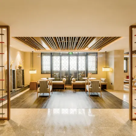 Fuxian Lake Grand View Resort (Guanglong small town)