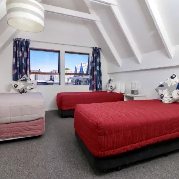 Gables Lakefront Motel Отели в г. Таупо