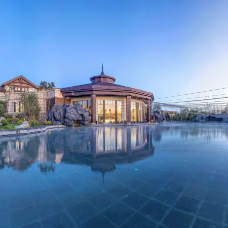 Maple Leaf Village Hot Spring Resort