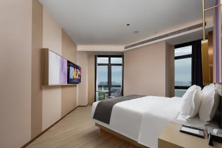 LAVANDE Hotel (Wuhan Jinyin Lake Subway Station Eurasia Exhibition Center Hotel) Отели рядом с достопримечательностью «Wuhan University of Light Industry (Huanhu Middle Road)»