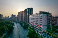 希岸·輕雅飯店（自貢華商國際城店） 自貢客運站附近的飯店