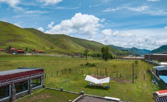 Zangbo Jingshe Homestay (Kangding Xindu Bridge Shop)