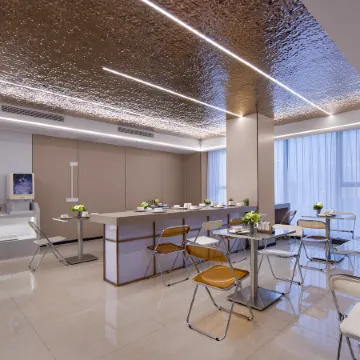 Starry Sky Garden Hotel (Wuhan Sixin International Expo Center) Отели рядом с достопримечательностью «Третья Средняя Школа Вухана»