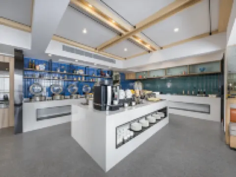 โรงแรมไคหยวน ไลฟ์ สถานีรถไฟความเร็วสูง เต๋อชิง โรงแรมในเต๋อชิง