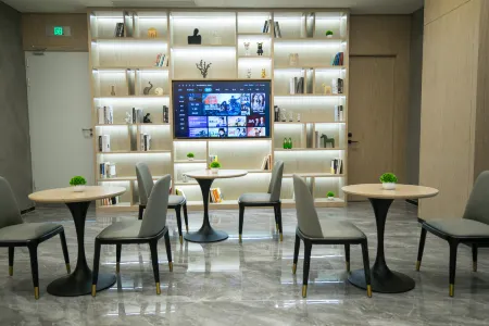 Weiting Hotel (Shanghai People's Square Subway Station Changzheng Hospital Branch) Отели рядом со станцией Shanghai West Railway Station