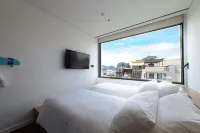 Tru by Hilton Ha Long Hon Gai Centre Job College of Mines Hong Cam附近的飯店