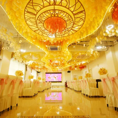 Xianglongfu Hotel (Zhagaite Qiyin Deer Bus Station) Отели в г. Чжалайтэци