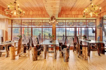 Longji Huanxi Lanyue Panoramic Homestay Отели рядом с достопримечательностью «Golden Buddha Peak View Point»