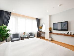 Pearl Central Hotel- Near Nguyen Hue Street