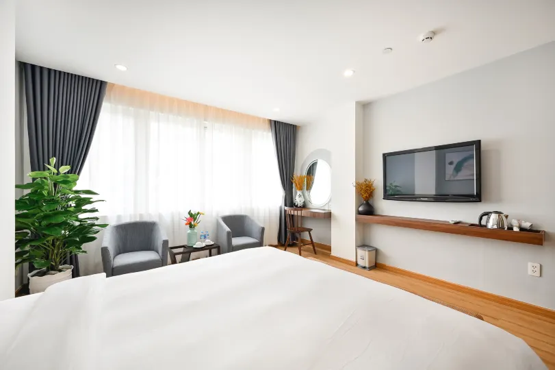 Pearl Central Hotel- Near Nguyen Hue Street