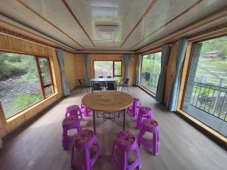 Lotus Lake Landscape Residence Отели рядом с достопримечательностью «Lotus Sea»