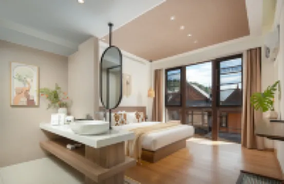 Huazhu Scenic View Boutique Stay (Mangshi Dai Ethnic Ancient Town Poshui Plaza)