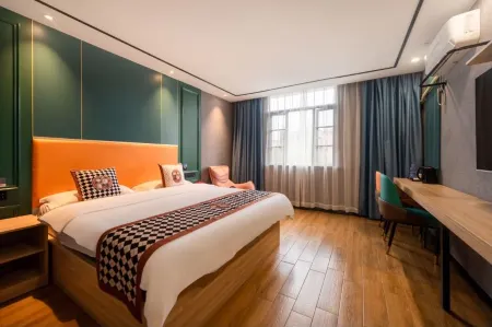 Orange Ke Chain Hotel (Ganzhou Nine Square Shopping Center The Mixc) Отели рядом с достопримечательностью «Jiangxi University of Science and Technology (East to Zhongcheng Mansion)»