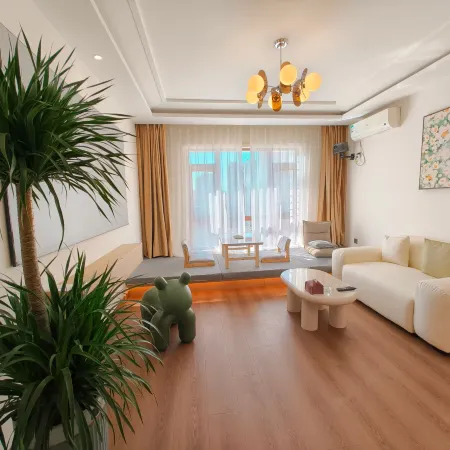 Baike Business Apartment (Ganjingzi South China Plaza Branch)