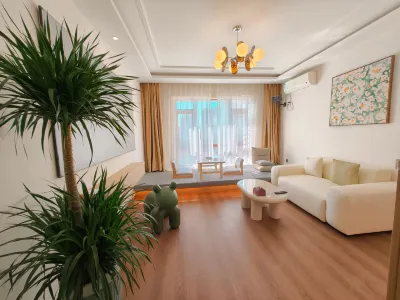 Baike Business Apartment (Ganjingzi South China Plaza Branch) Hotels in Huanan Square and Jinsanjiao Commercial Circle