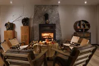 path is leisurely, Brother Axiang Come for you. The Qiaomu Hotels in Yulong