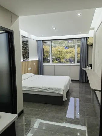 Weixian Friendship Hotel