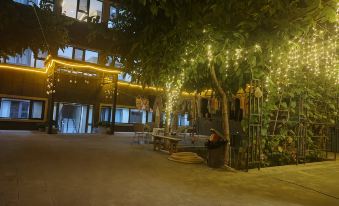 Minliu Homestay (Yining Airport Yining Railway Station)