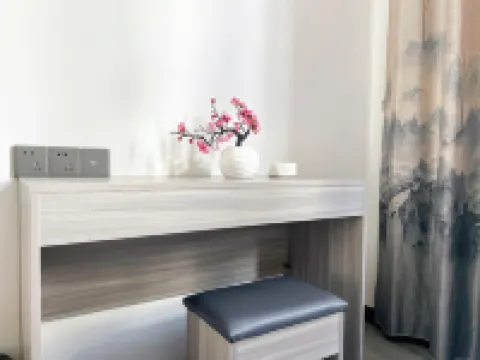 Yiyuan Linyang Homestay Hotel dekat Moon Bend