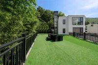 Anji Mountain Villa Retreat A Designer Hideaway with Private Hot Spring Hotel berhampiran Tianxia Yinkeng Scenic Area