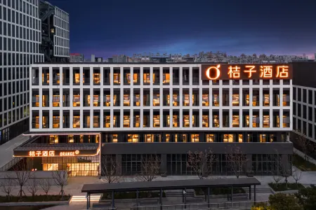 Orange Hotel (Shanghai Luoyang Road Outer Ring Road Subway Station) Отели рядом с достопримечательностью «Nanfang Xiuxian Guangchang Taiwan Fengqing Street»