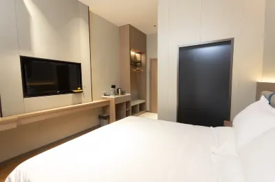 Kaifeng Jindi Business Hot Spring Hotel Hotels in Kaifeng station area