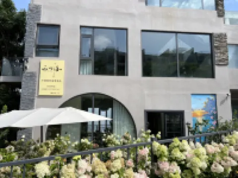 Floral Hotel·Dali Yunyu Sea Garden Scenic Hotel (Dali Station Erhai Park)