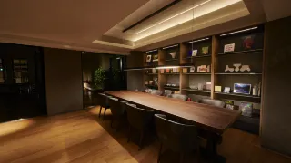 0205p120007pucd3yEA96 R 320 180 R5 D