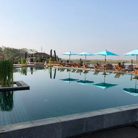 Aureum Palace Hotel and Resort Inle Отели рядом с достопримечательностью «Монастырь Шве-Ян-Пяй»