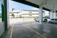 Thongchen Residence - 주차장