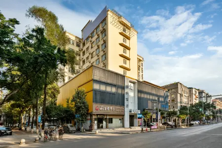 Enjoy Hotels (Guangzhou Sanyuanli Metro Station) Отели рядом с достопримечательностью «Baiyunshan Mingzhulou»