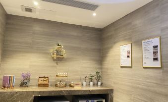 Home Inn Plus (Haikou Jinniuling Park Haiken Square)