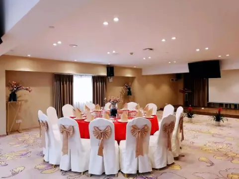 Jinhuating International Hotel Отели рядом с достопримечательностью «Zhongdu Square»