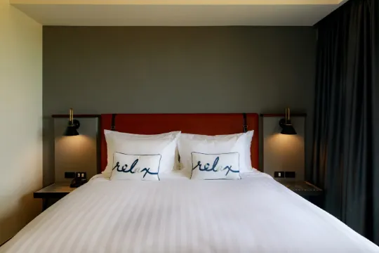 ห้องซูพีเรียร์ เตียงใหญ่ 1 เตียง