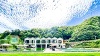 HOTEL IN THE CLOUDS