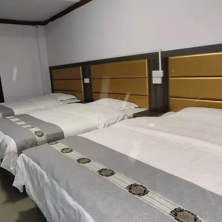 Luocheng Xintong Business Hotel