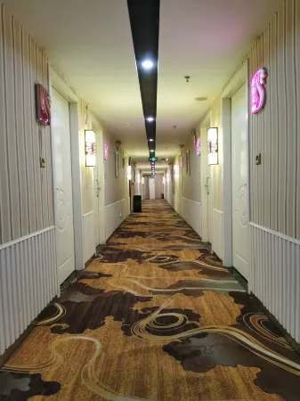 Xinzheng Lanhai Theme Hotel (Zhengzhou Economic and Trade College Gaopoyan Branch) Отели рядом с достопримечательностью «Henan Mechanical and Electrical Vocational College»