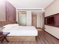 IU Hotel (Kunming Yunda West Road Xinguangfeng Zhujia Village Subway Station Branch) Hotels in Economical Development Zone